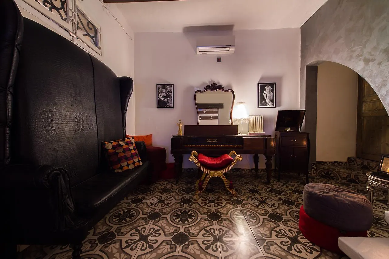 Backstage Boutique Music Themed Townhouse Hotell Sliema 0*,  Malta